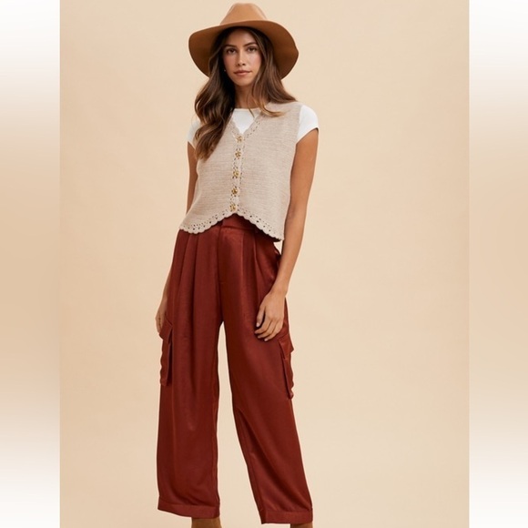 068- Beige Knit Vest with Lace Trim - Picture 2 of 3